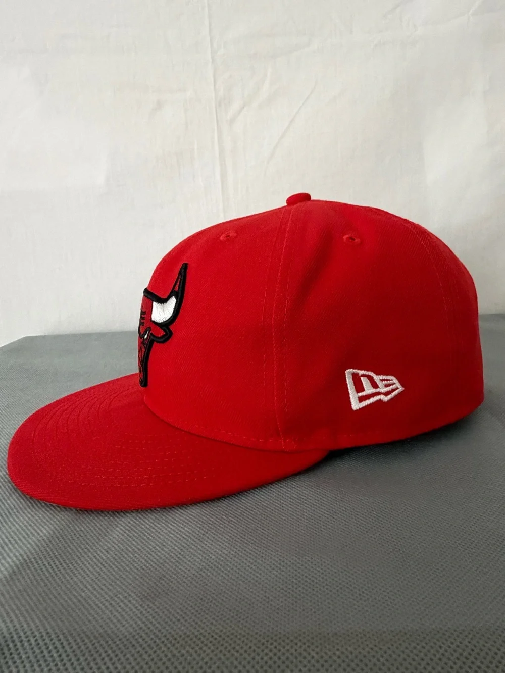 Chicago Bulls New Era 59Fifty Unisex Red Fitted Hat Cap 7 1/2 (B182)